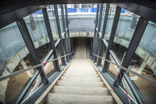 910498 Afbeelding van de in aanbouw zijnde fietsenstalling onder het Stationsplein te Utrecht.